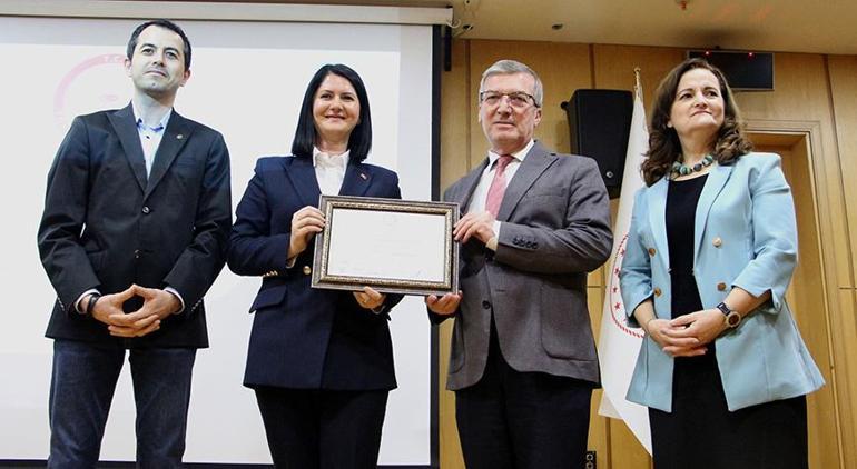 Edirne'nin ilk kadın Belediye Başkanı Filiz Gencan Akın göreve başladı