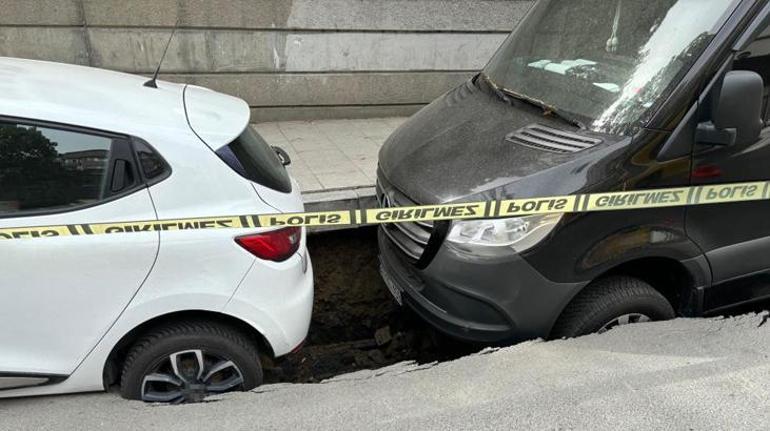 Şişli'de korku dolu anlar! Cadde çöktü araçlar içine düştü