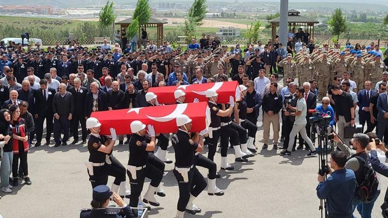 Polisin şehit ettiği 2 komiser için tören