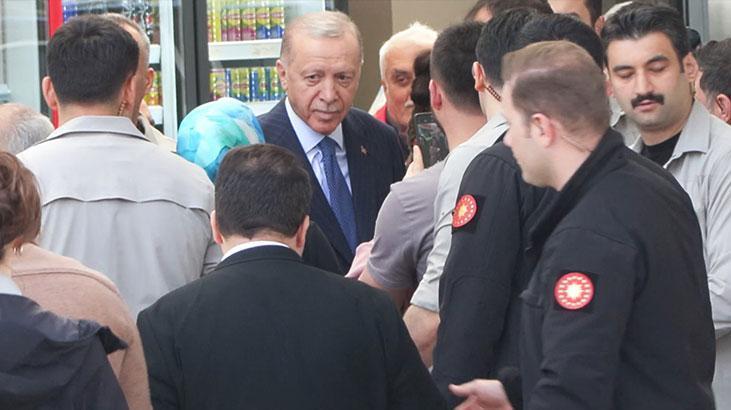 Erdoğan'dan akaryakıt istasyonu ziyareti! Çalışanlar ve vatandaşlarla sohbet etti