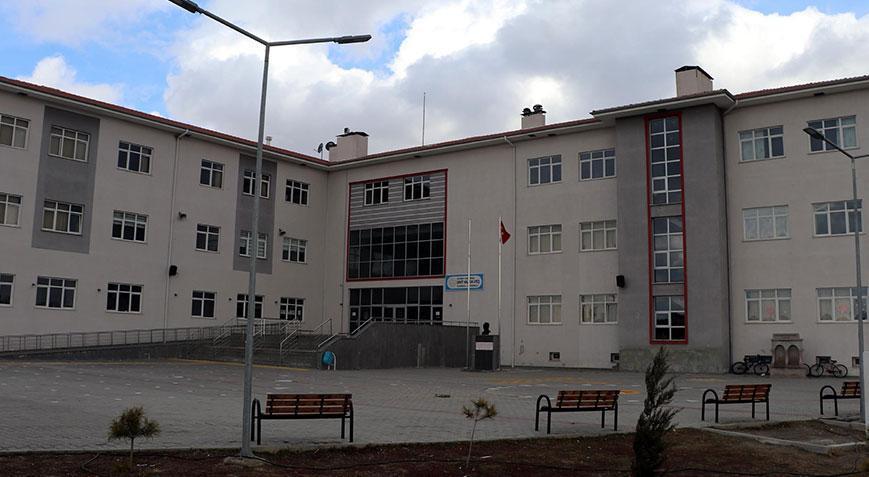 Kızının öğretmeni ile birlikte olup hamile kaldı! Okulda dehşet saçan kadın için karar