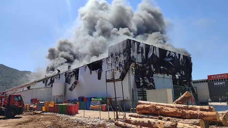 Burdur’da fabrika yangını