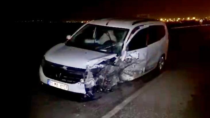 Hafif ticari araç ile otomobil çarpıştı: 5 yaralı