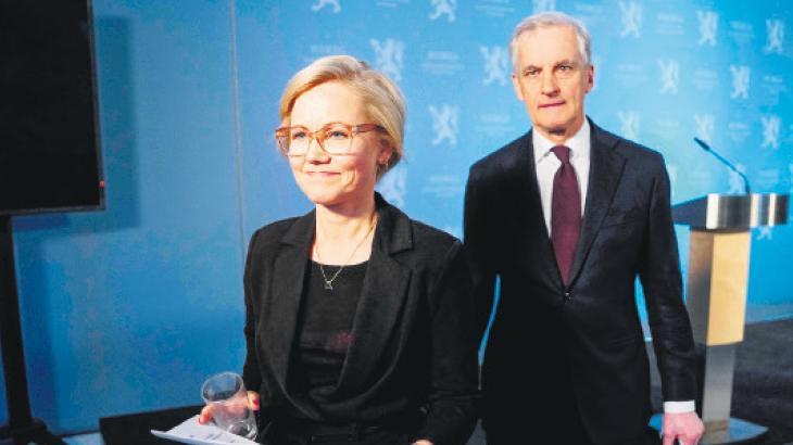 Tezinde intihal yapan bakan istifa ettirildi