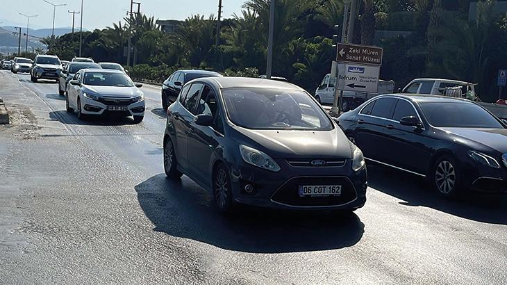 Akın akın geliyorlar! Bodrum’dan 12 saatte 10 bin araç çıkış yaptı