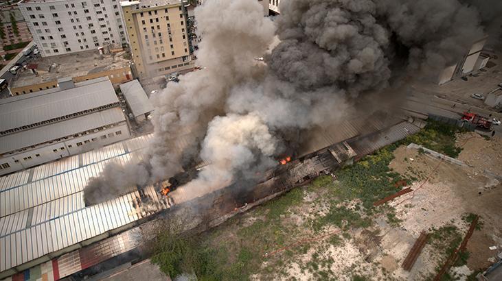 Esenyurt’ta fabrika yangını! Çok sayıda ekip sevk edildi