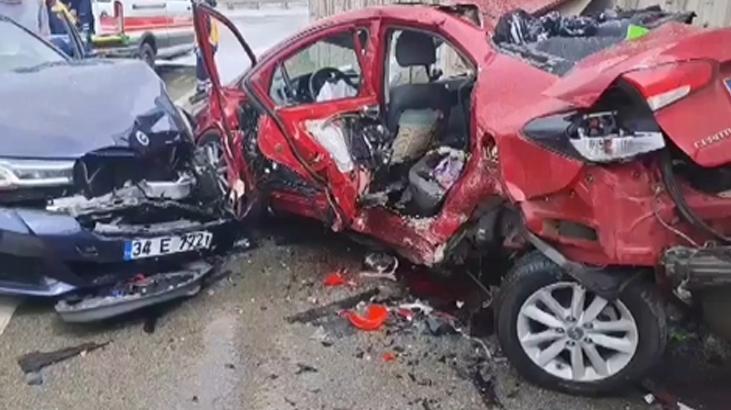 Sancaktepe’de feci kaza! Kontrolden çıkan otomobil dehşet saçtı