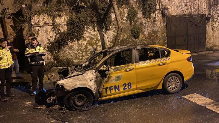 Seyir halindeki ticari taksi alev topuna döndü