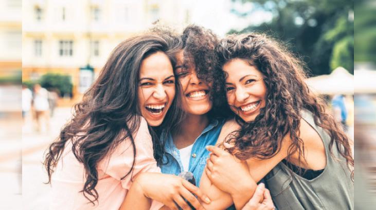 Bir kahkaha at derde deva bul