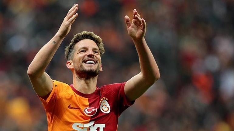 Mertens'in görüntüsünü paylaştılar: Sanki arkasında gözü varmış gibi!