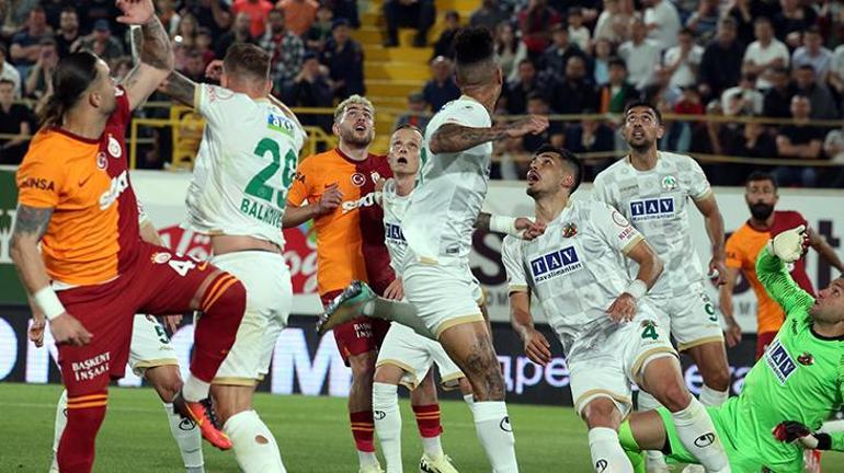 Spor yazarları Galatasaray'ın farklı galibiyetini değerlendirdi: Rüyamda görsem düşünmezdim