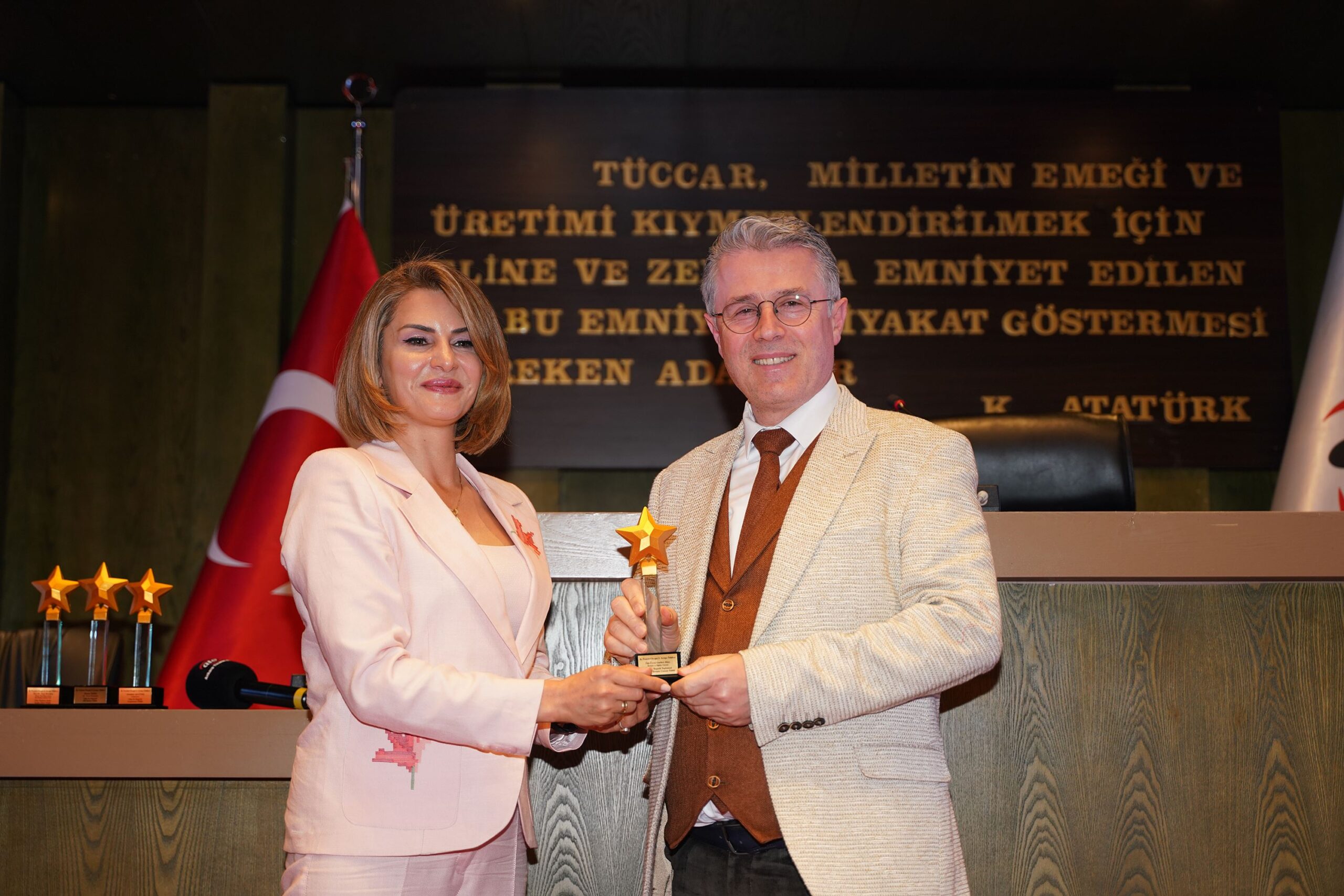 Yılın En İyi İletişim Uzmanı ödülü Gurbet Altay’a verildi.