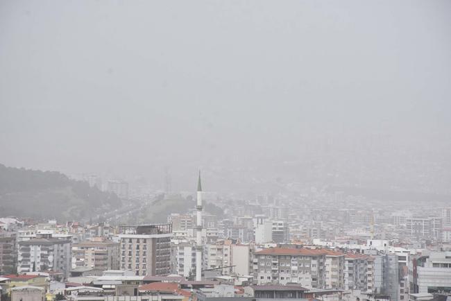 İzmir'de gökyüzünü kapladı! Profesör açıklık getirdi: Ürperilecek şeyler değil