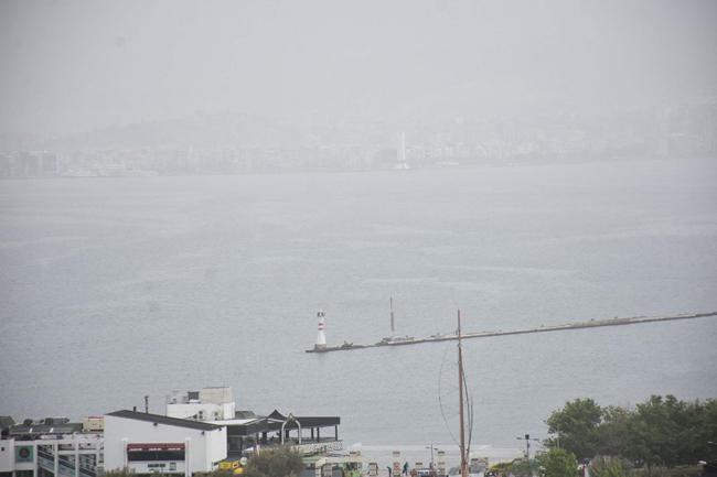 İzmir'de gökyüzünü kapladı! Profesör açıklık getirdi: Ürperilecek şeyler değil