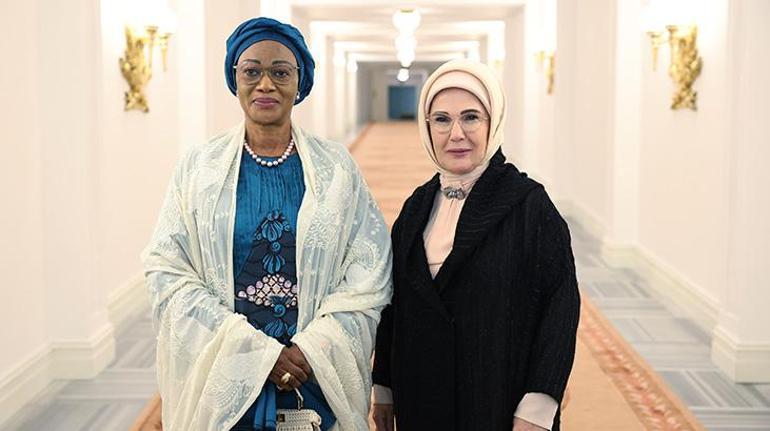 Emine Erdoğan, Nijerya Devlet Başkanı'nın eşi Oluremi Tinubu'yla görüştü