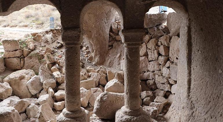 Her yıl binlerce kişi ziyaret ediyordu! Kayadan oyma kilisede şoke eden manzara