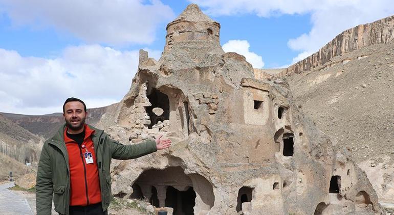 Her yıl binlerce kişi ziyaret ediyordu! Kayadan oyma kilisede şoke eden manzara