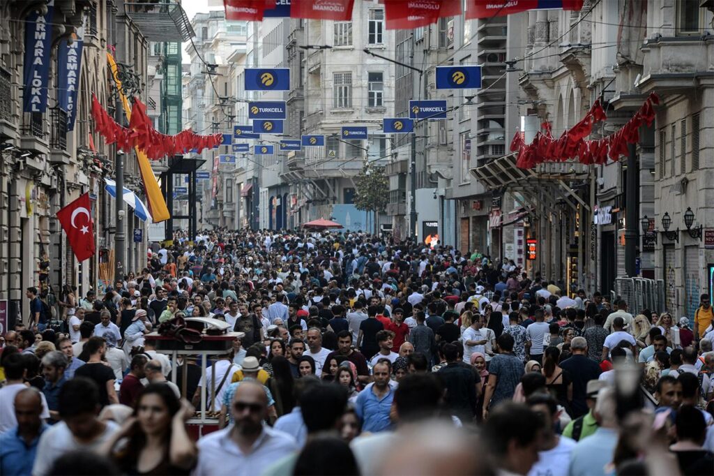 Taksim Meydanı Ayyaş Dolu