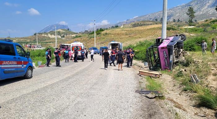 Turistleri taşıyan safari araçları çarpıştı: 16 yaralı