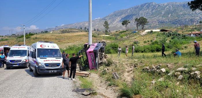 Turistleri taşıyan safari araçları çarpıştı: 16 yaralı