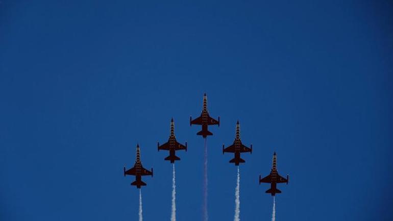 Solo Türk ve Türk Yıldızları'nden nefes kesen gösteri! Mevlana'nın Konya'ya göçü kutlandı