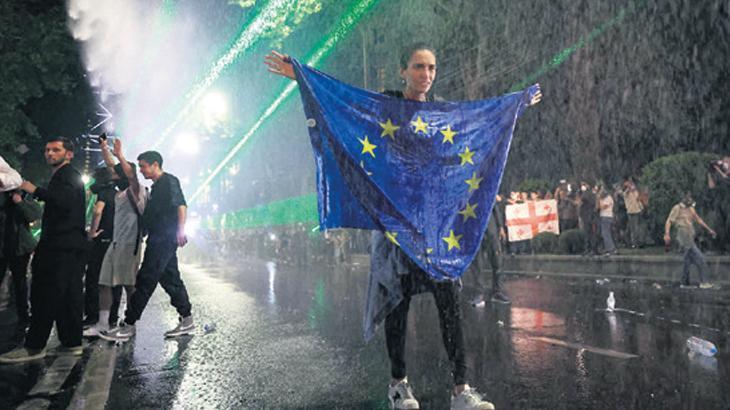 Gürcistan’da gösteriler çatışmaya dönüştü