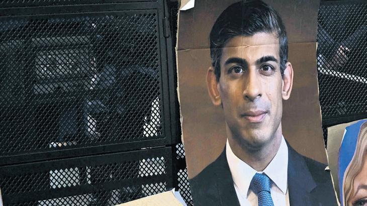 Rishi Sunak yenilgiyi kabul etti