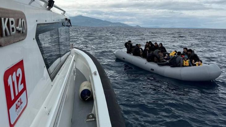 Zamanla yarış! Sürüklenen lastik bottaki 22’si çocuk 47 göçmen kurtarıldı