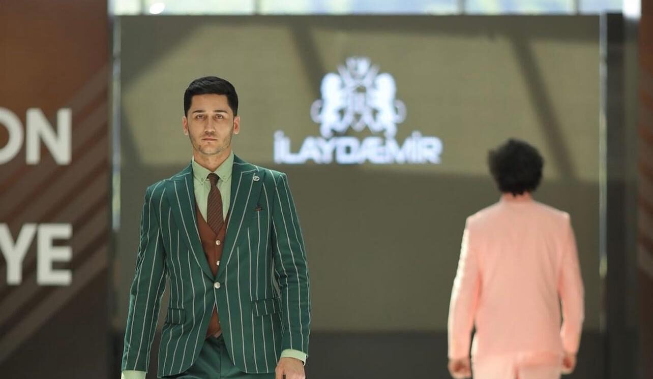 İlayda Emir’den Boğazda Muhteşem Defile Erkek Giyiminde Yeni Trendler