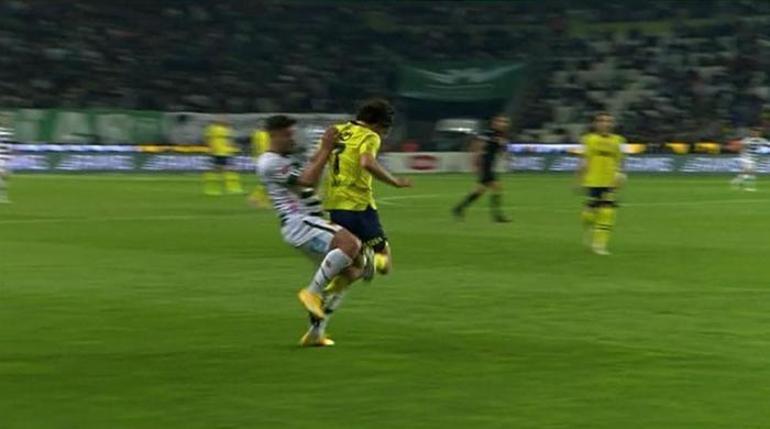 Konyaspor-Fenerbahçe maçında tartışma yaratan iki pozisyon! Ahmet Oğuz'un Ferdi'ye hareketi kırmızı kart mı? İptal edilen gol