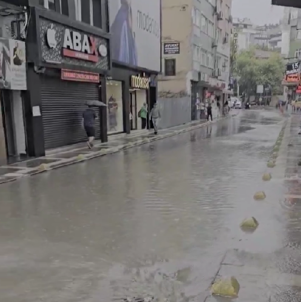 İstanbul Ani Yağışın Etkisi Altında: Vatandaşlar Zor Anlar Yaşadı