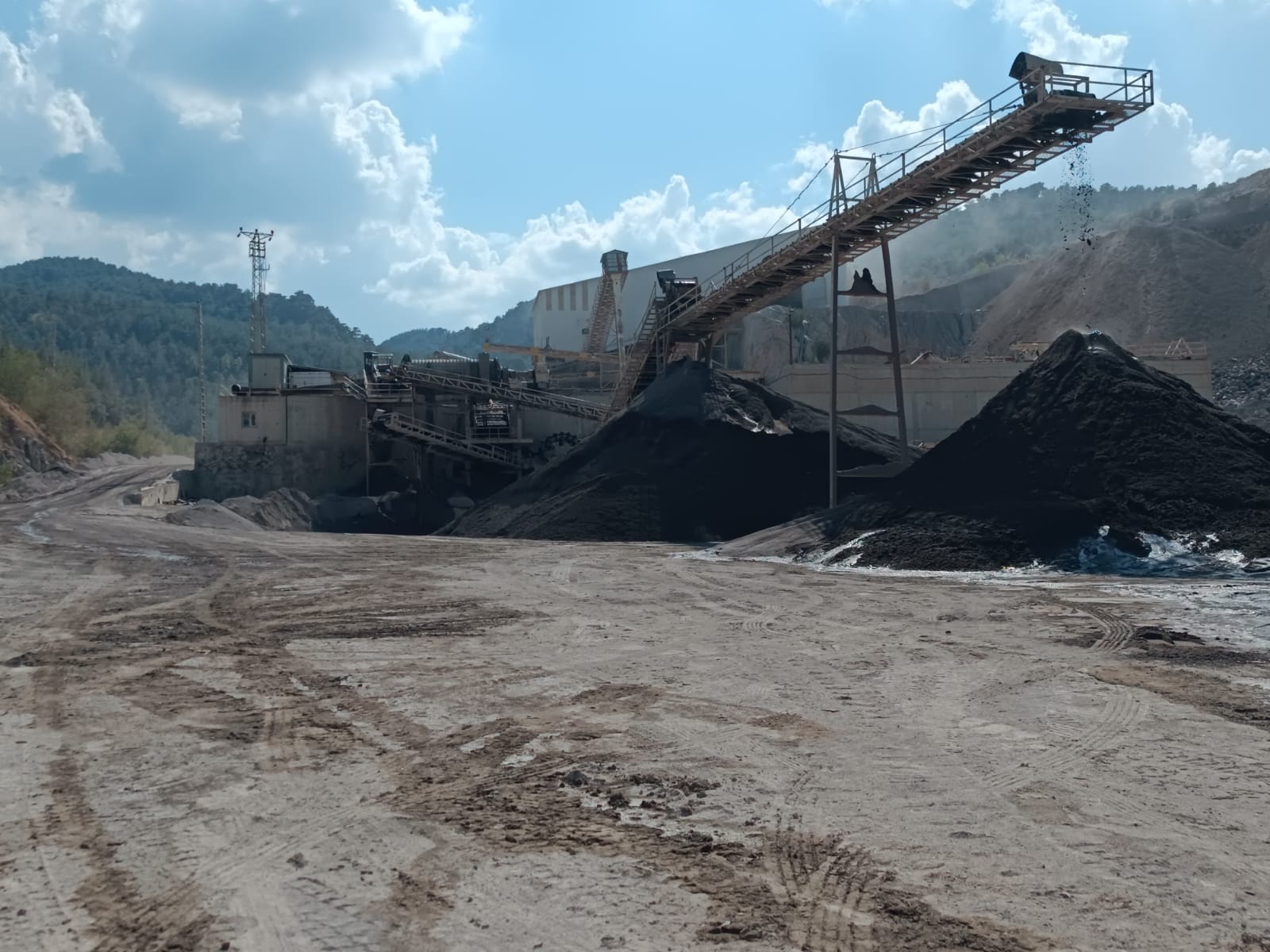 MANİSA TAŞ MADENCİLİK A.Ş: Uzunburun’da Parke ve Bordür Üretimiyle Öne Çıkıyor