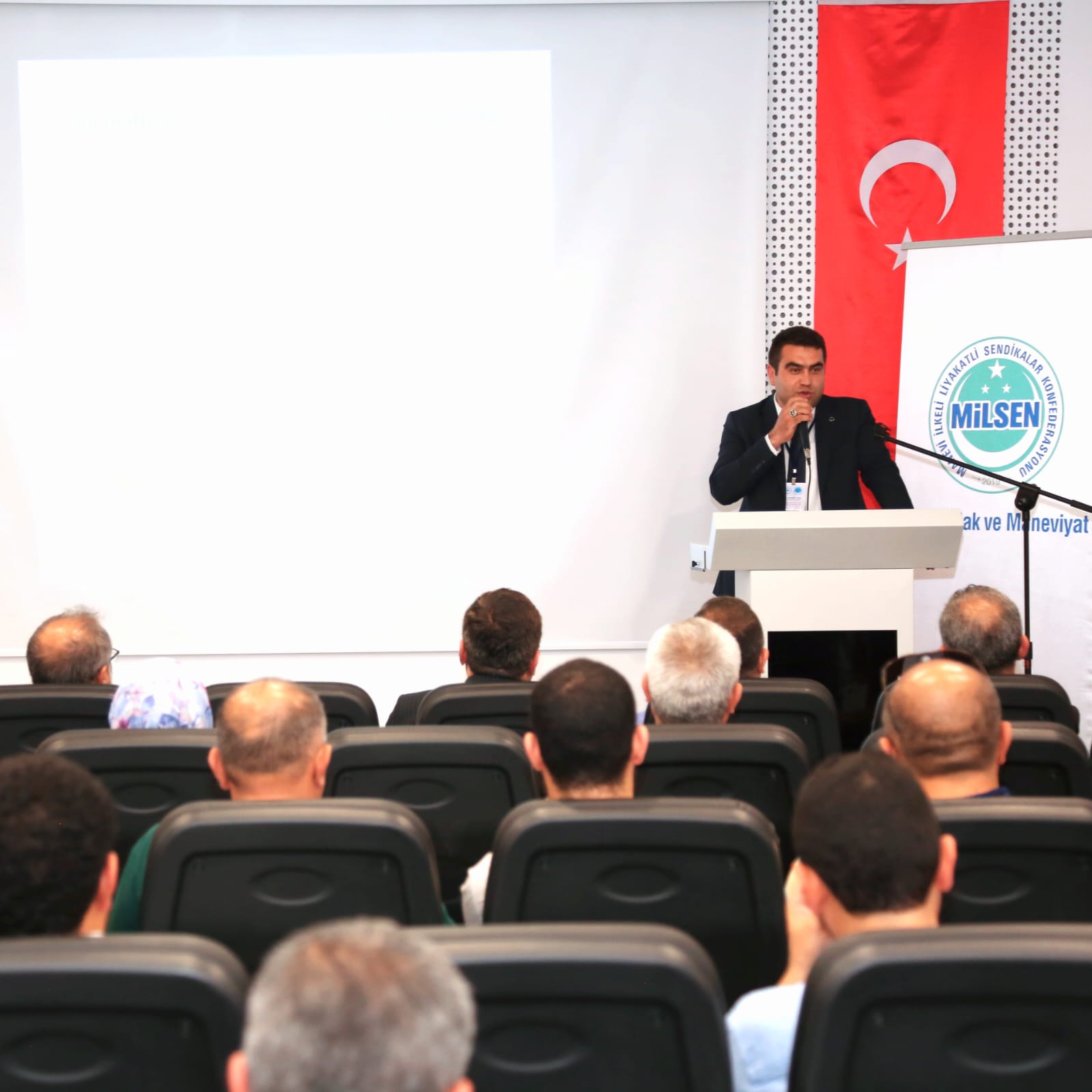 Mil Maarif-Sen, Eğitim-Öğretime Hazırlık Yardımıyla Öğrencilere Destek Sunuyor