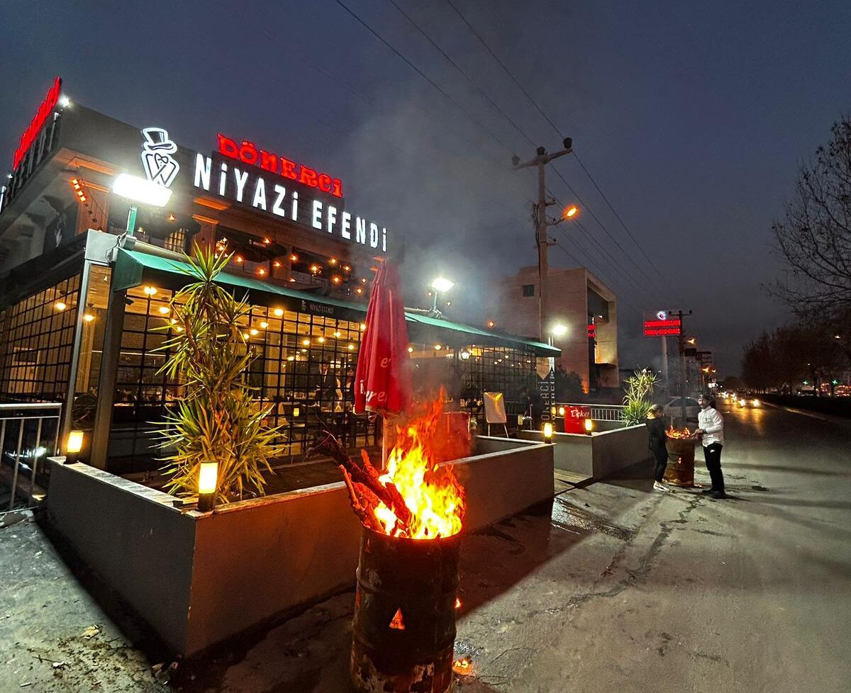 Dönerci Niyazi Usta, Döner Severlere Efsane Lezzet Sunuyor!