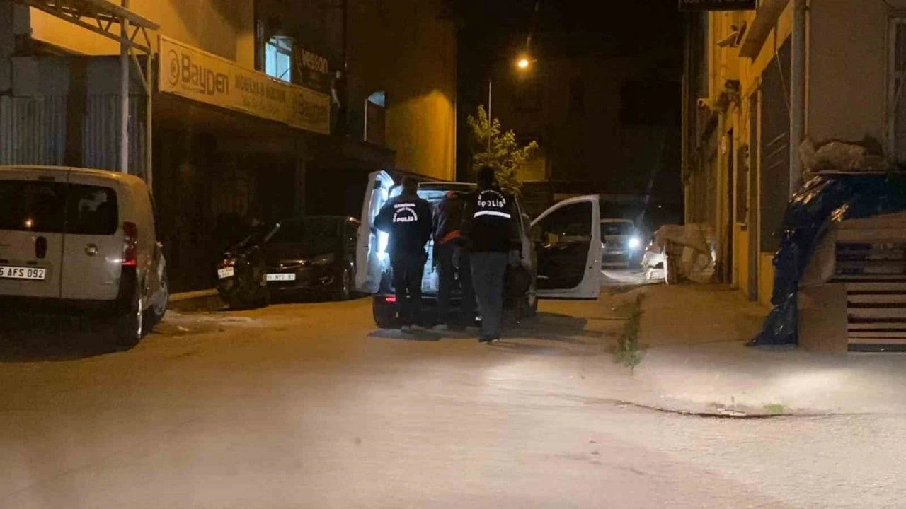 Bursa’da Alacak Verecek Kavgası Kanlı Bitti: 2 Kişi Silahla Yaralandı