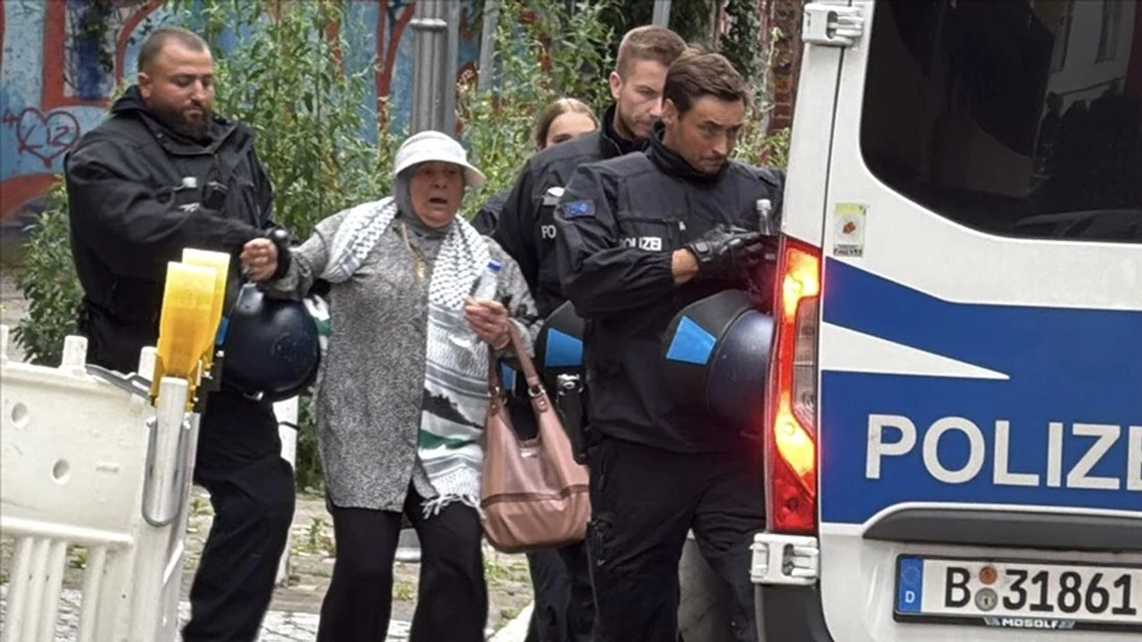 Berlin’de Polis, Filistin’e Destek Yürüyüşünü Yarım Kesti!