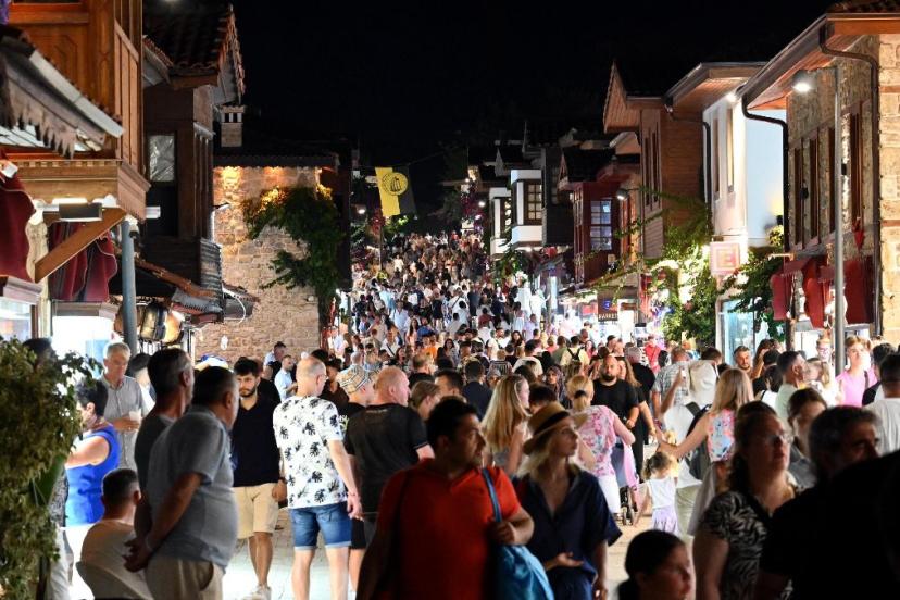 Antalya, temmuz ayı ziyaretçi sayısıyla tüm zamanların rekorunu kırdı