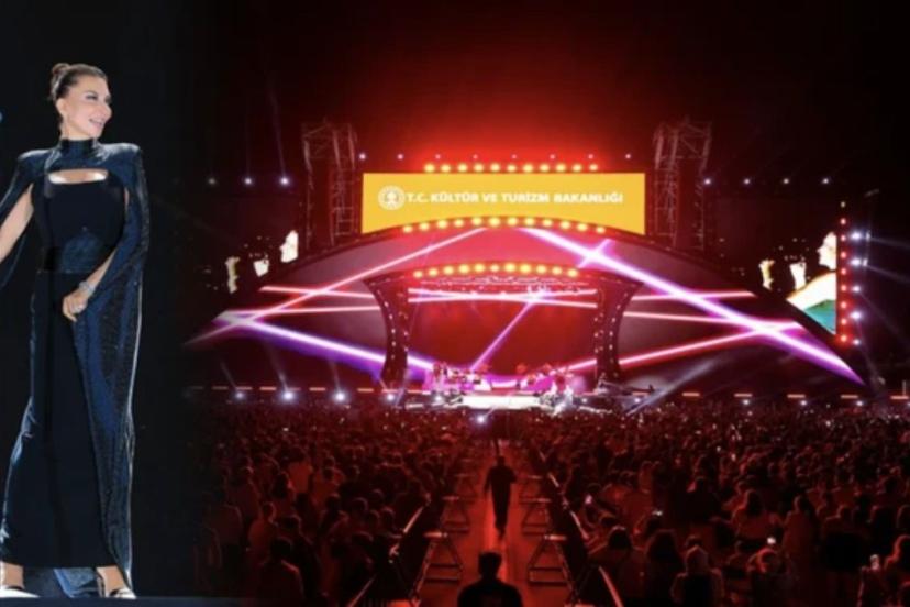 Ebru Yaşar Bodrum’da sahne aldı