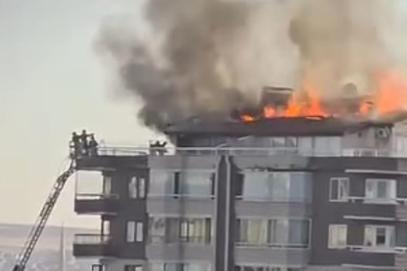 Etimesgut’ta Çatı Yangını Paniğe Neden Oldu