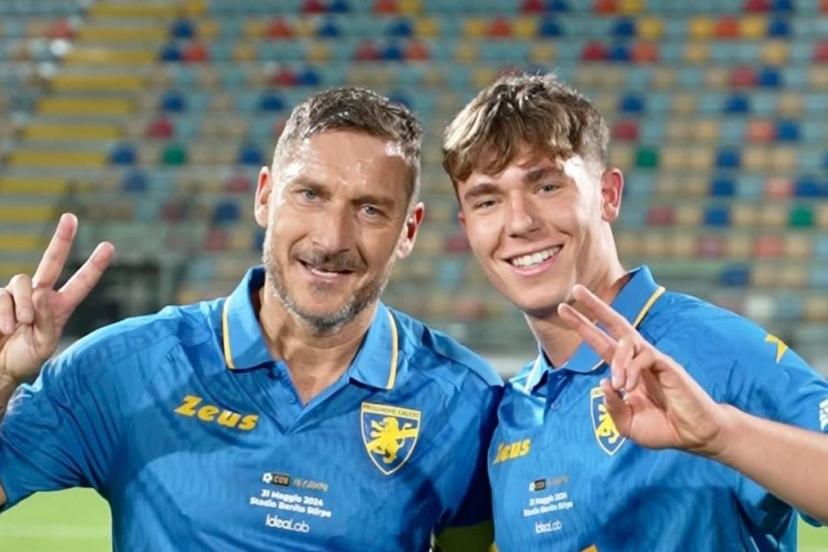 Francesco Totti’nin oğlu Cristian 19 yaşında futbola veda etti