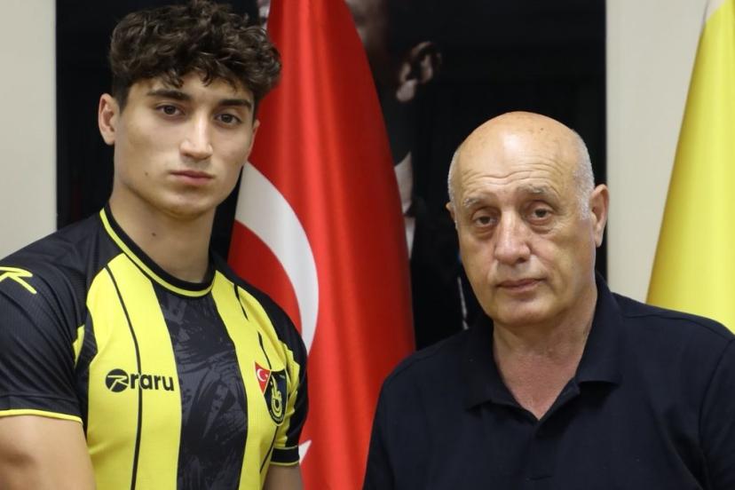 İstanbulspor, Ertuğrul Sandıkcı’ya imzayı attırdı