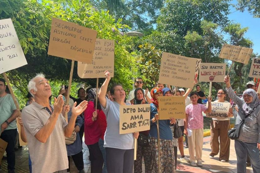 İzmir’de evlerine su verilmeyen vatandaşlar isyan etti