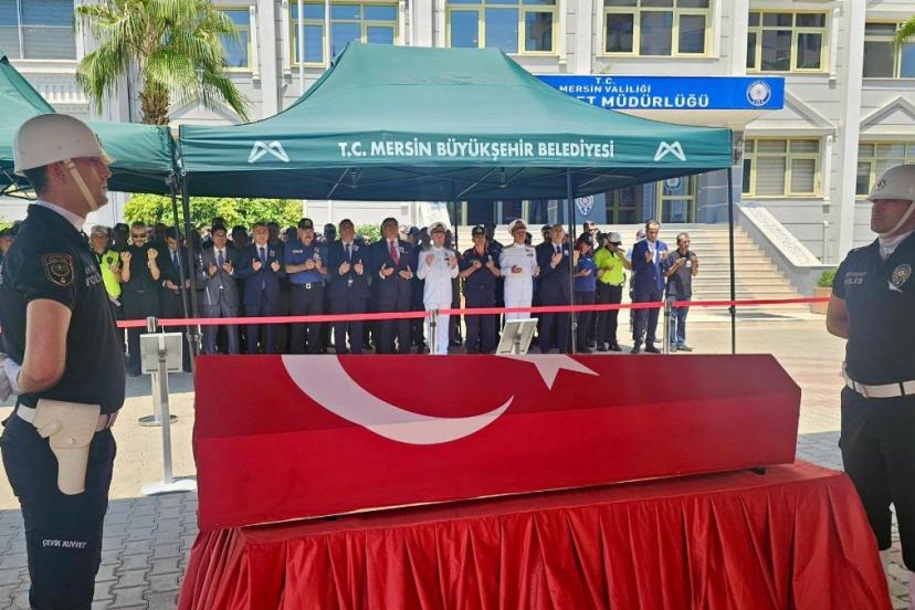 Mersin’de görevi başında kalp krizi geçiren polis memuru şehit düştü