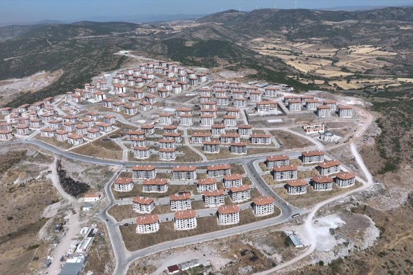 Murat Kurum duyurdu: Balıkesir’de yapımı tamamlanan afet konutları hak sahiplerine teslim edildi