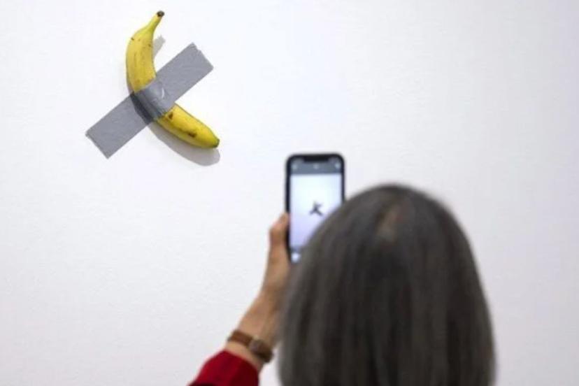 Müzede sergilenen 6 milyon dolarlık muzu yine yediler