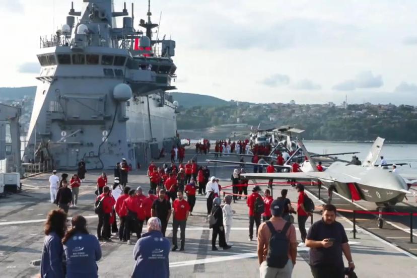 TCG Anadolu ‘Mavi Vatan Boğaz Geçişi’ için Sarayburnu’ndan demir aldı
