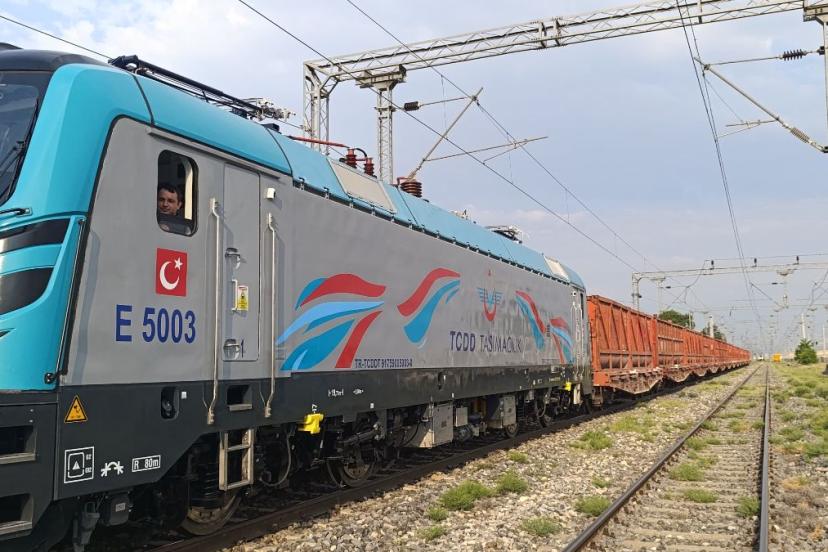 Yerli ve milli lokomotif ilk seferini tamamladı: 617 ton yük taşıdı
