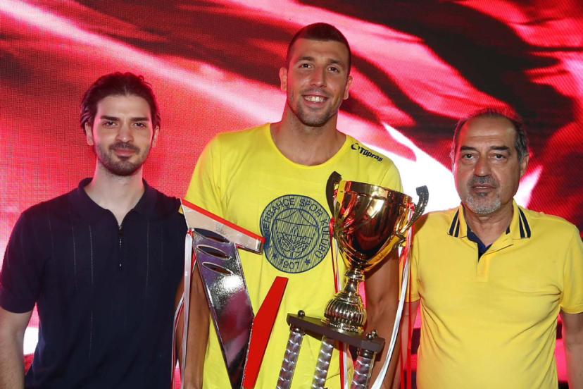 Yüzmede kupa Galatasaray’dan alındı, Fenerbahçe’ye verildi!