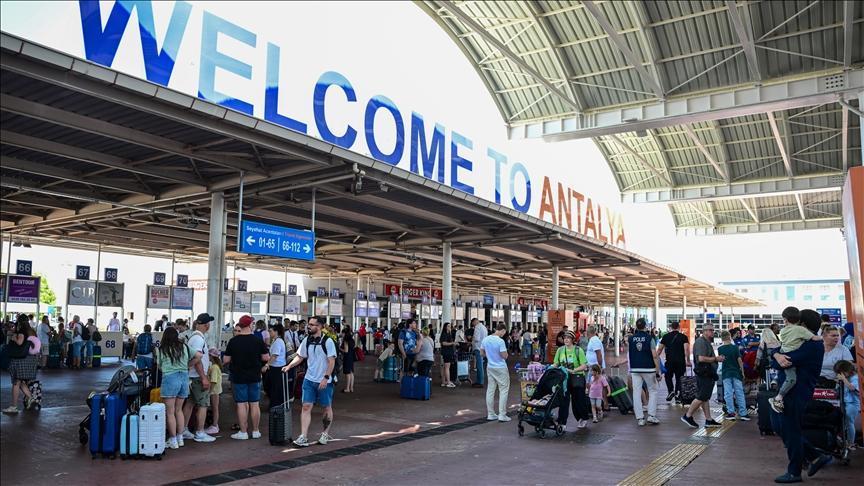 Yaz Döneminde Türkiye’nin Önde Gelen Havalimanları 27 Milyon Yolcu Ağırladı