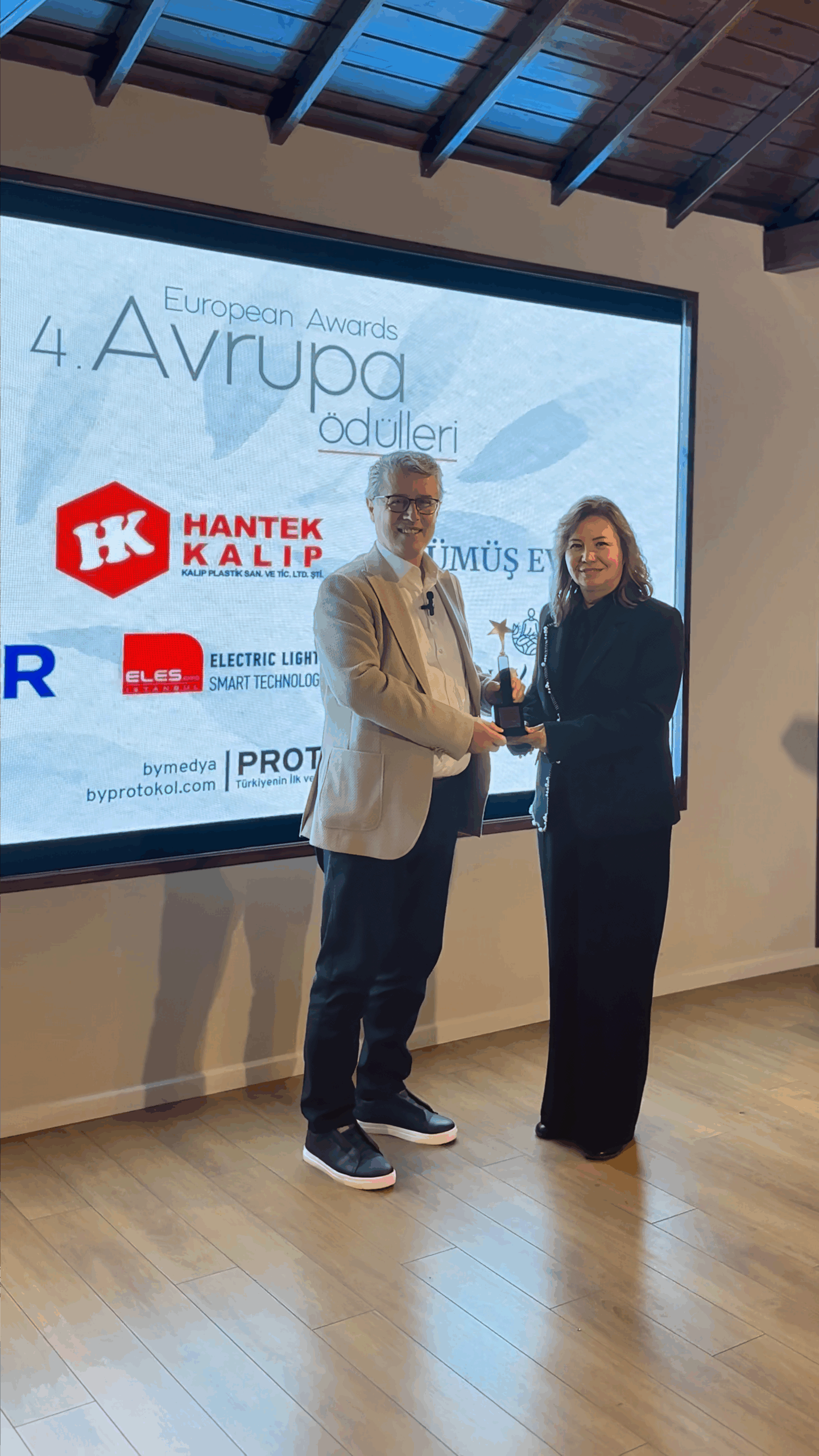 Dr. Gurbet Altay’a “Yılın En Başarılı Sağlık Turizmi Eğitimcisi” Ödülü